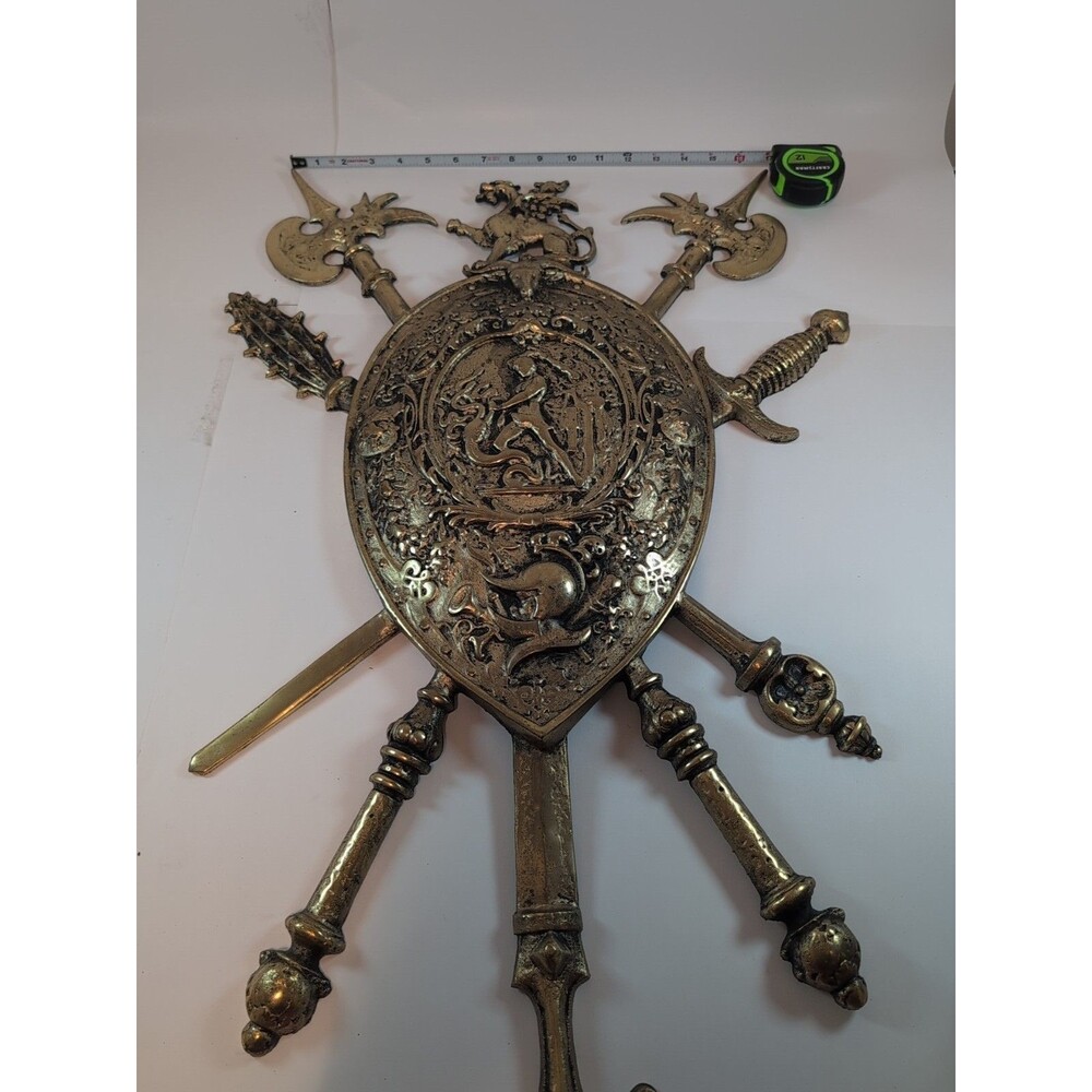 RARE VINTAGE GOLD TONE METAL MEDIEVAL SHIELD COAT OF ARMS DECORATIVE WALL ART